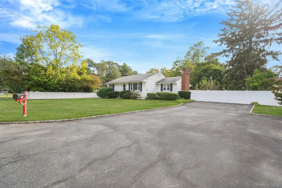 77 Lodge Avenue, Huntington Station, NY 11746 - Image #3