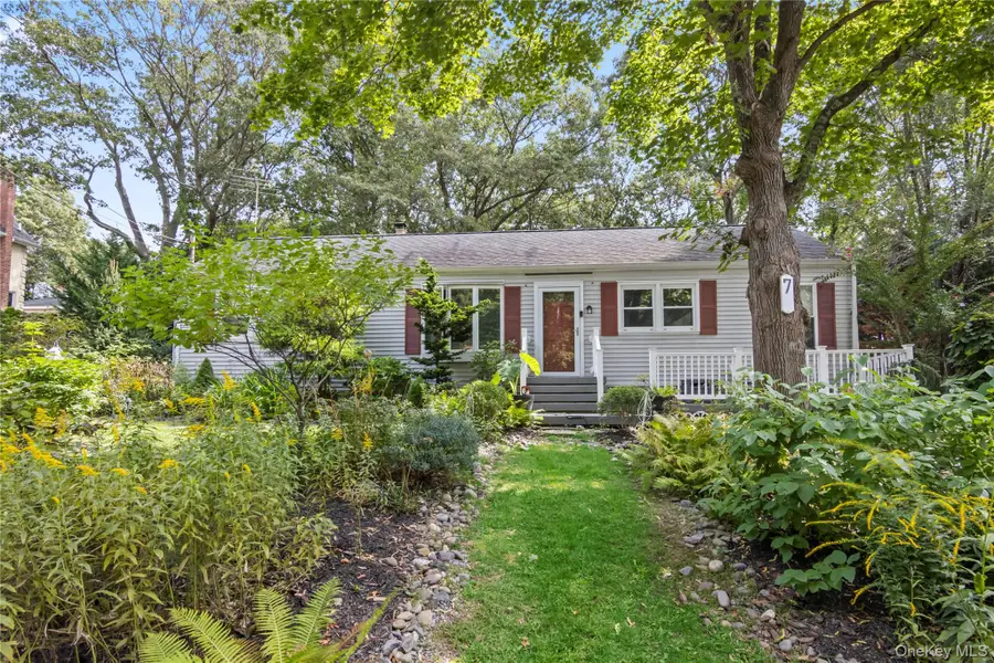 7 Dillmont Drive, Smithtown, NY 11787 - Image #2