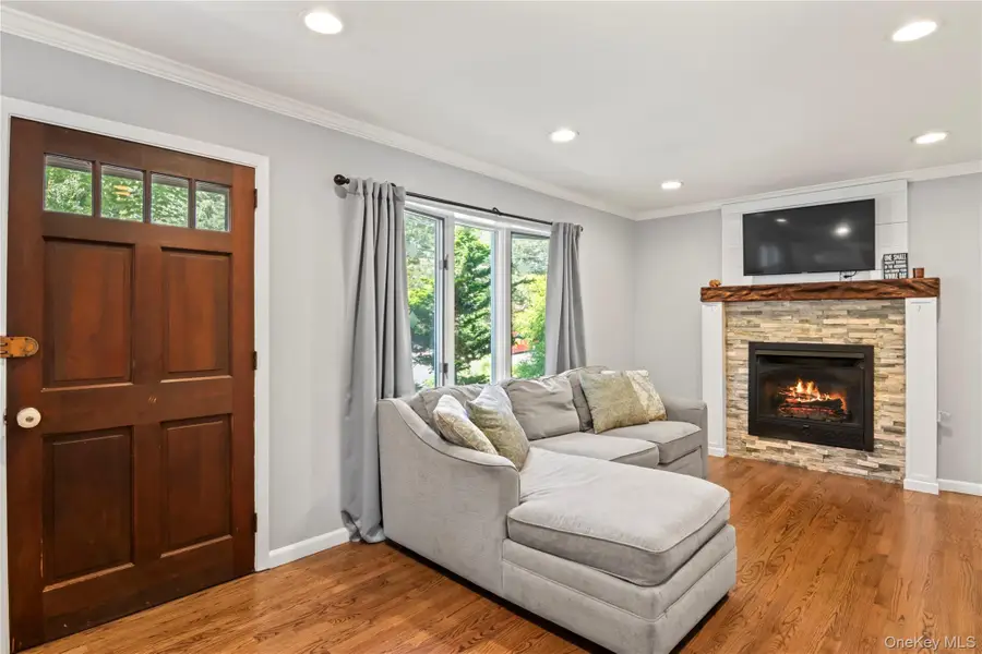 7 Dillmont Drive, Smithtown, NY 11787 - Image #3