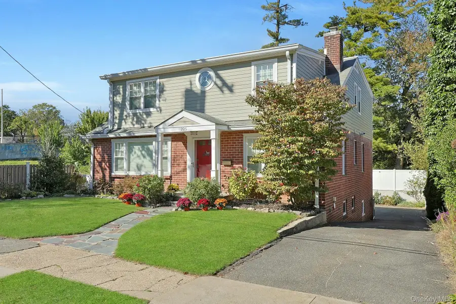 225 Carol Avenue, Pelham, NY 10803 - Image #3