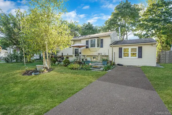 2812 Sipp Avenue, Medford, NY 11763