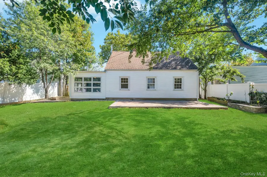 81 Division Avenue, Levittown, NY 11756 - Image #3