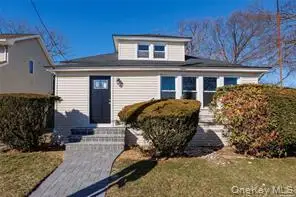 33 Marshall Avenue, Lynbrook, NY 11563 - Image #2