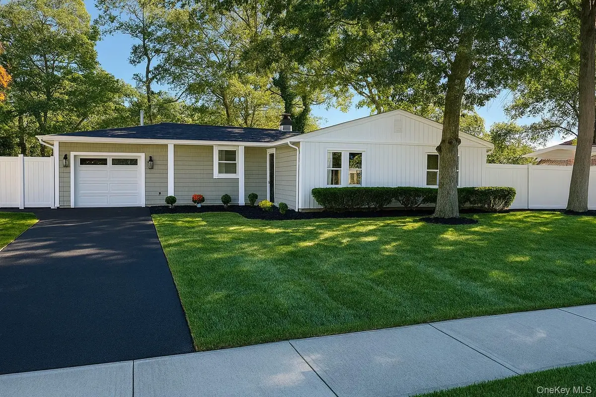 15 Spurwoods Lane, Farmingville, NY 11738 - Image #1