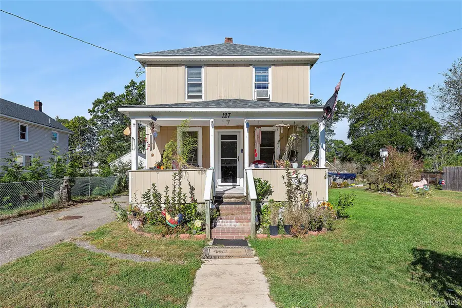 127 Lake Avenue, Flanders, NY 11901 - Image #2