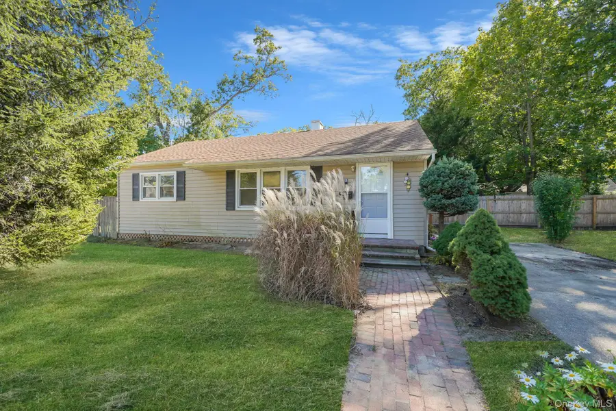 2 W Walnut Street, Islip, NY 11751 - Image #2