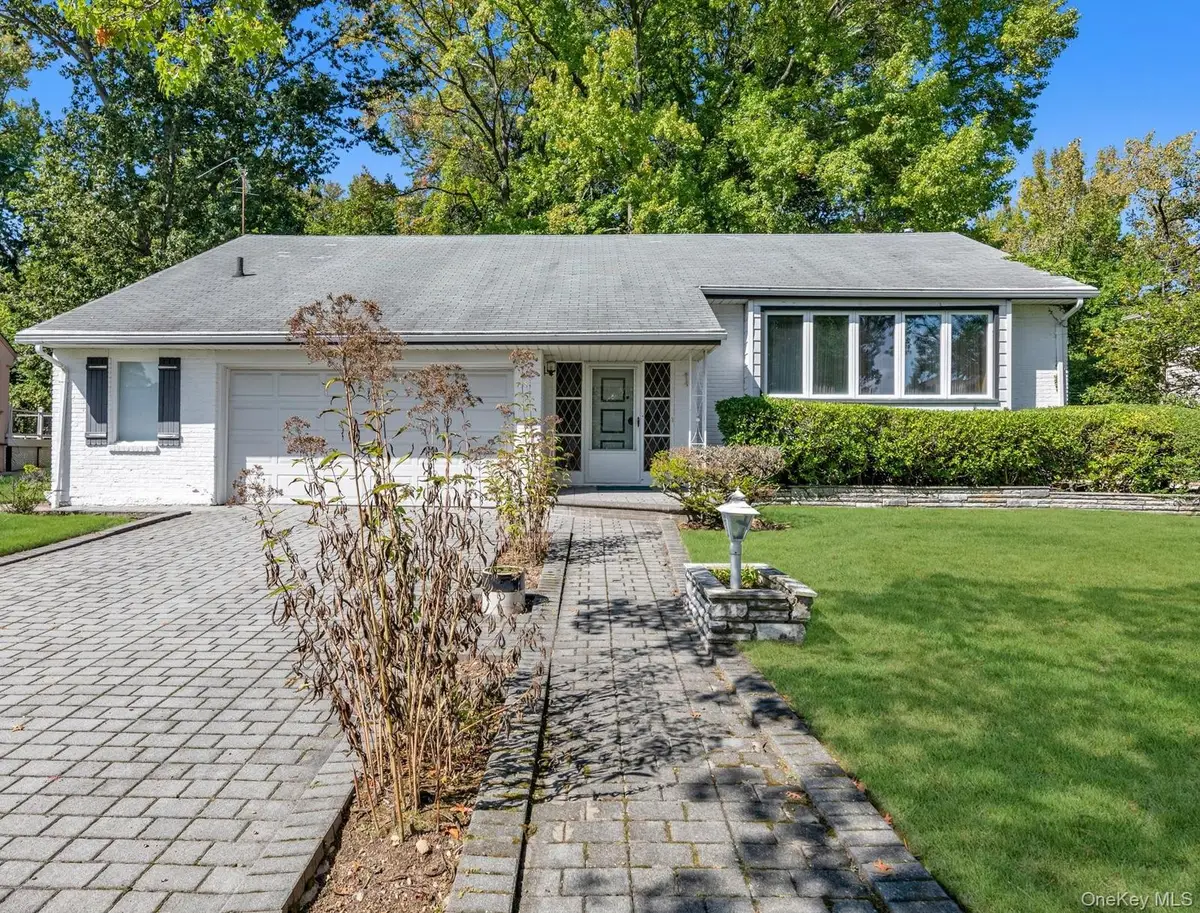 180 Dogwood Road, Roslyn, NY 11576 - Image #1