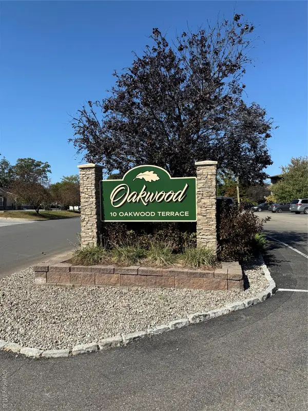 10 Oakwood Terrace #110, New Windsor, NY 12553