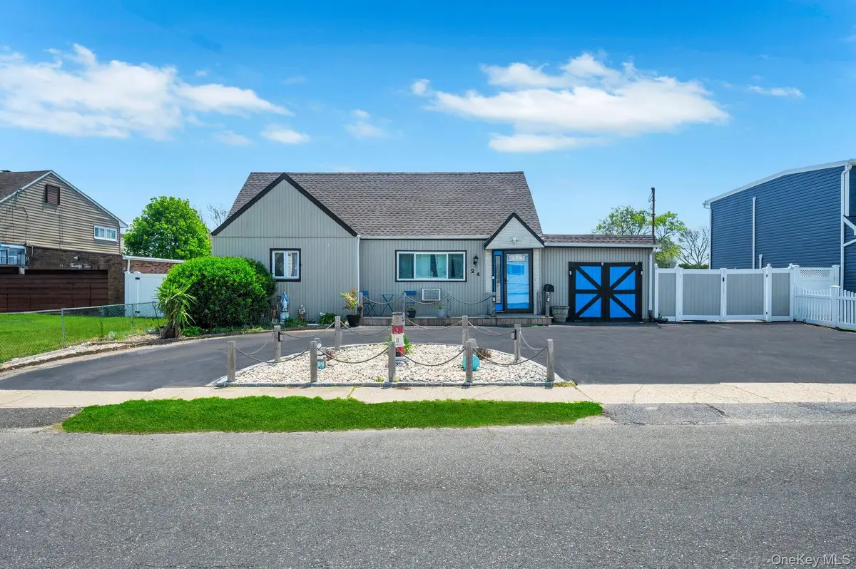 24 Raynor Street, West Babylon, NY 11704 - Image #1
