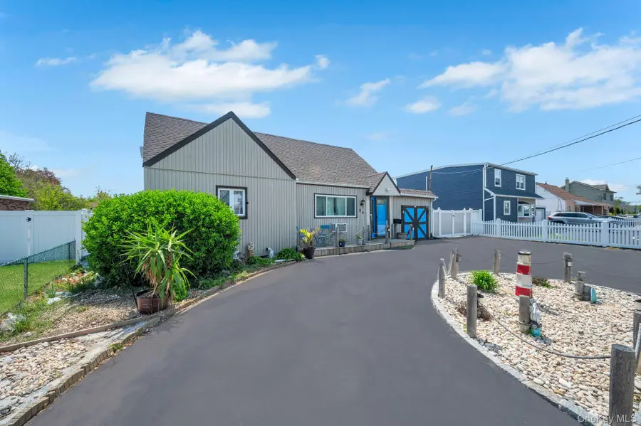 24 Raynor Street, West Babylon, NY 11704 - Image #2