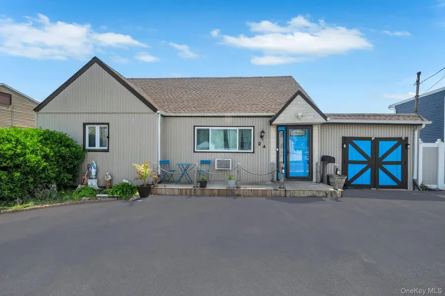 24 Raynor Street, West Babylon, NY 11704 - Image #3