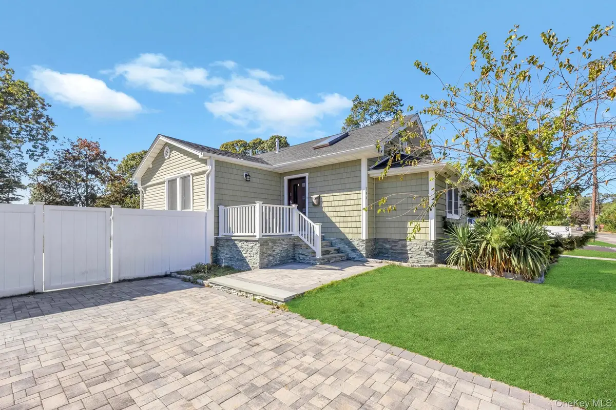 145 Centre Avenue, Lindenhurst, NY 11757 - Image #1