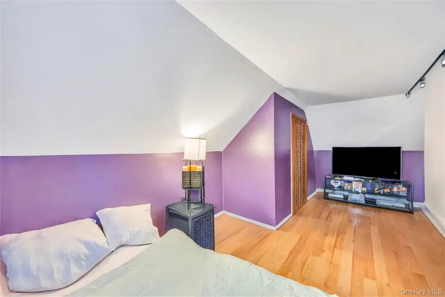 16 Cloister Lane, Hicksville, NY 11801 - Image #3