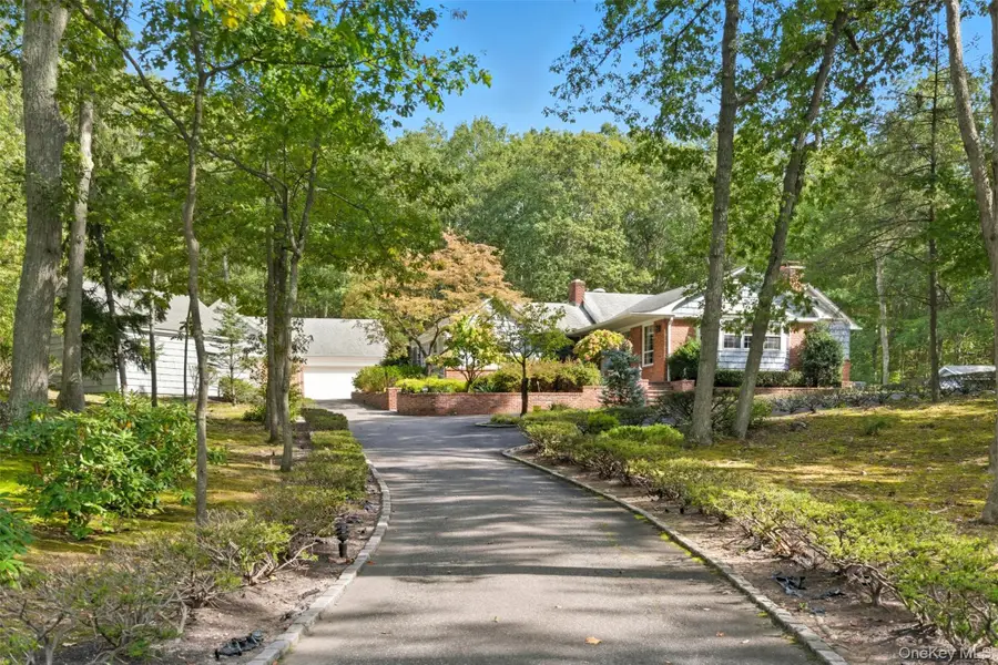 250 Manor Road, Huntington, NY 11743 - Image #2