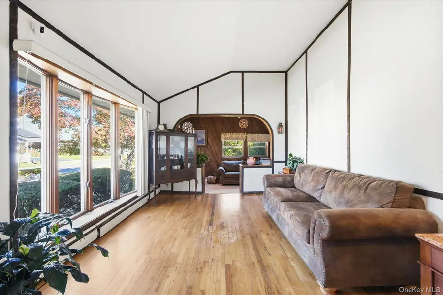 68 7th Street, Bay Shore, NY 11706 - Image #3