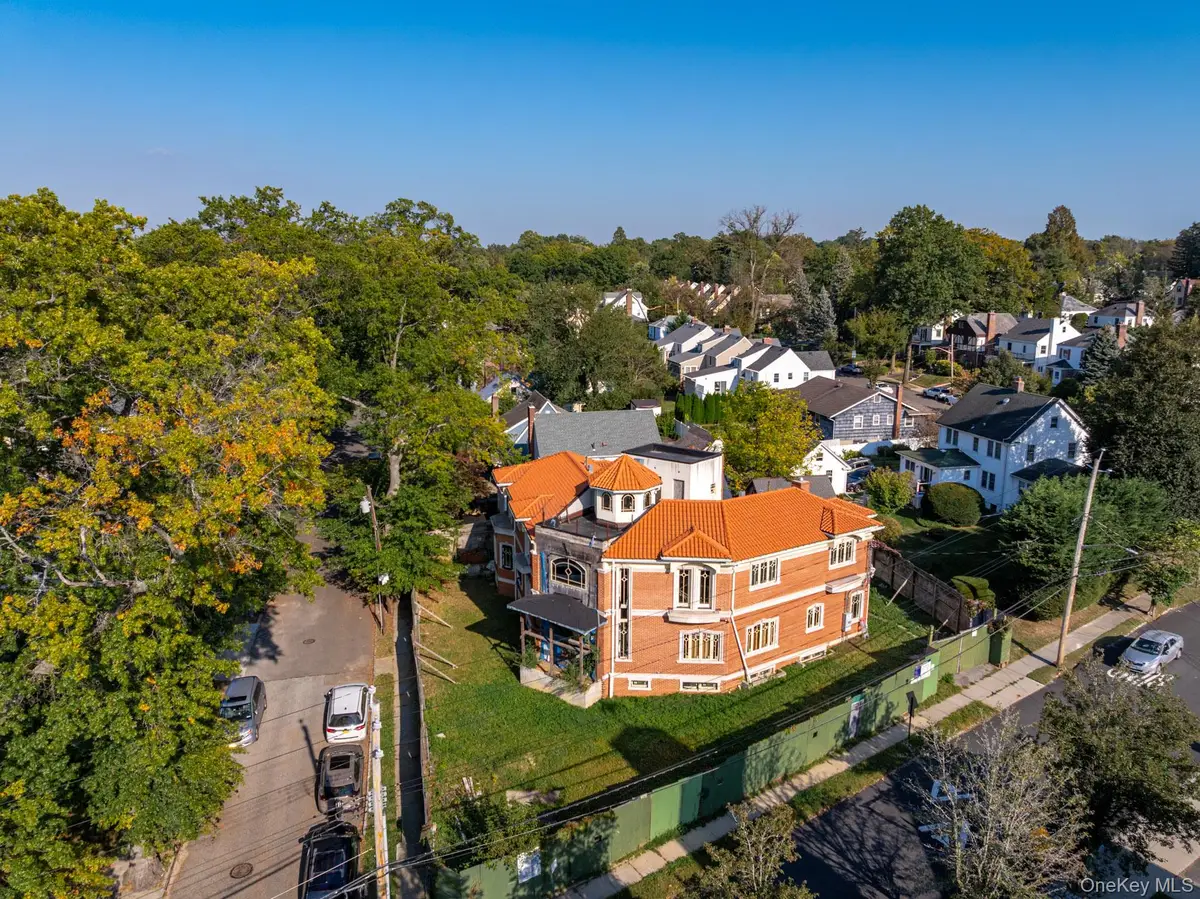 254-04 W End Drive, Little Neck, NY 11362 - Image #1