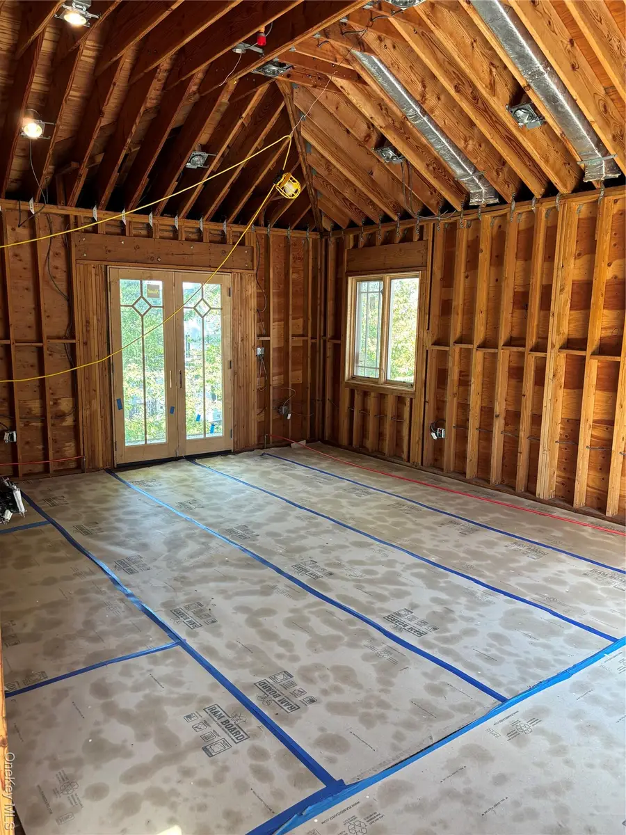 254-04 W End Drive, Little Neck, NY 11362 - Image #3