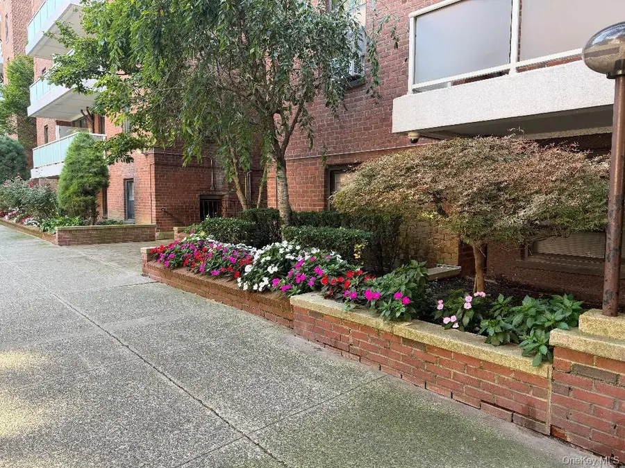 83-40 Austin Street #4L, Kew Gardens, NY 11415 - Image #2