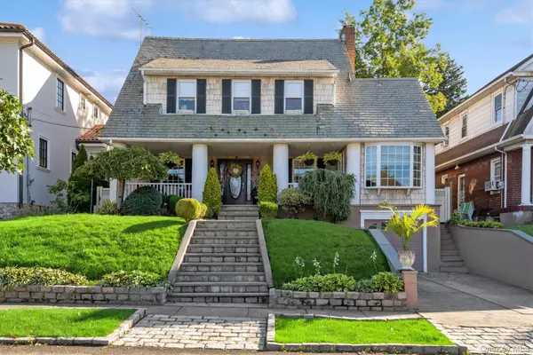 5211 Redfield Street, Douglaston, NY 11362