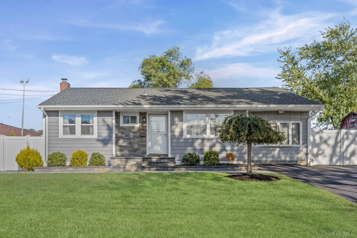 375 Oakland Avenue, Central Islip, NY 11722 - Image #1