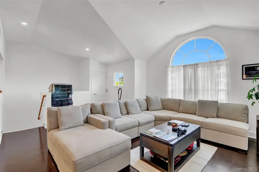 704 Breton Way #704, Glen Cove, NY 11542 - Image #3