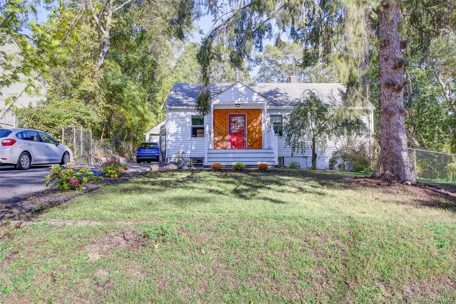 153 Berkshire Drive, Farmingville, NY 11738 - Image #2