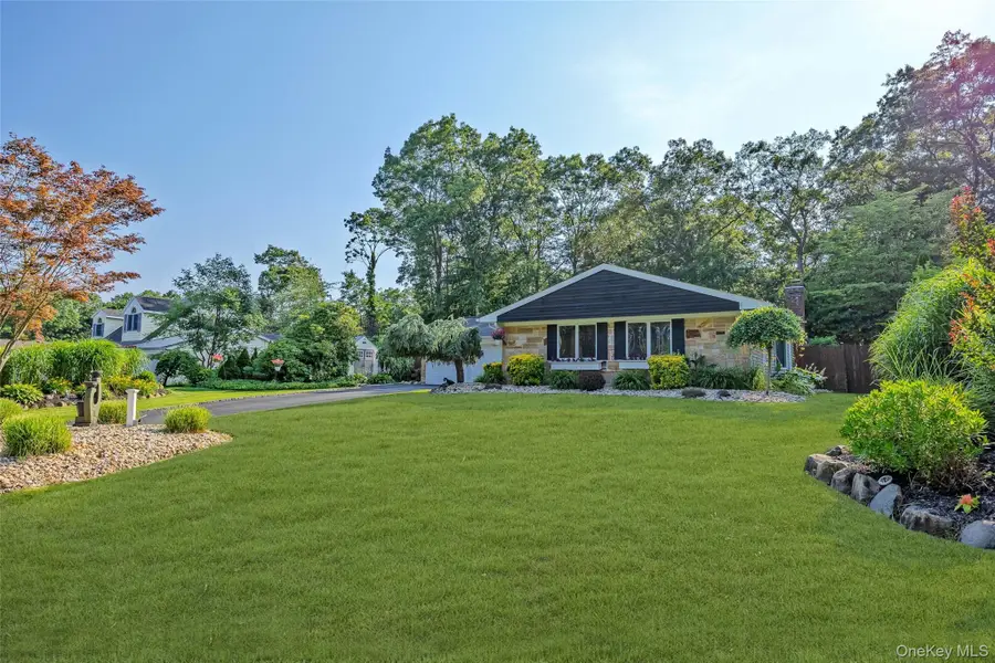 102 Sycamore Circle, Stony Brook, NY 11790 - Image #2