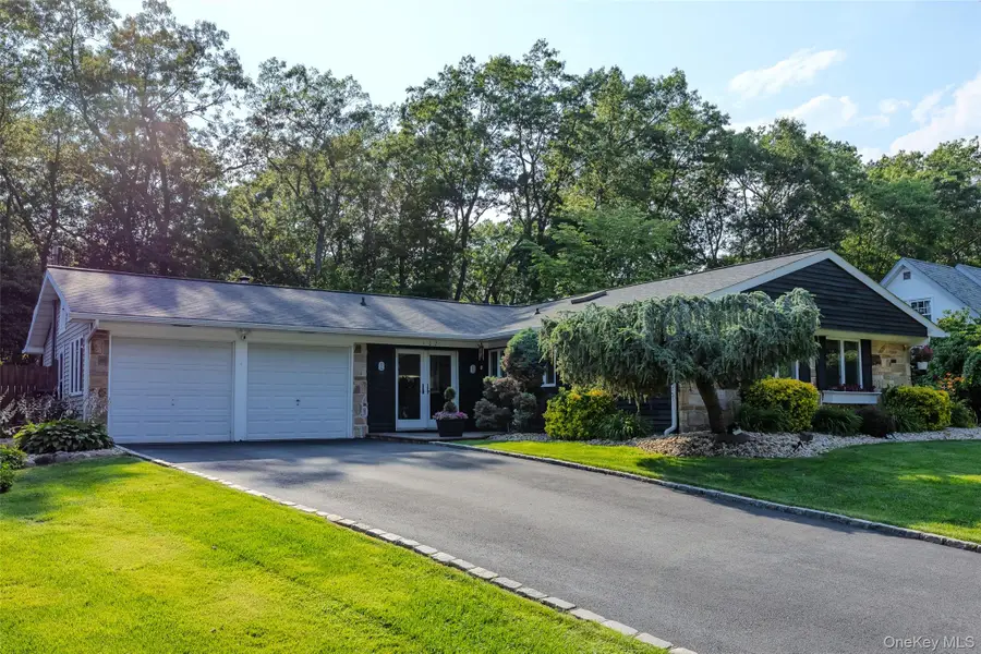 102 Sycamore Circle, Stony Brook, NY 11790 - Image #3