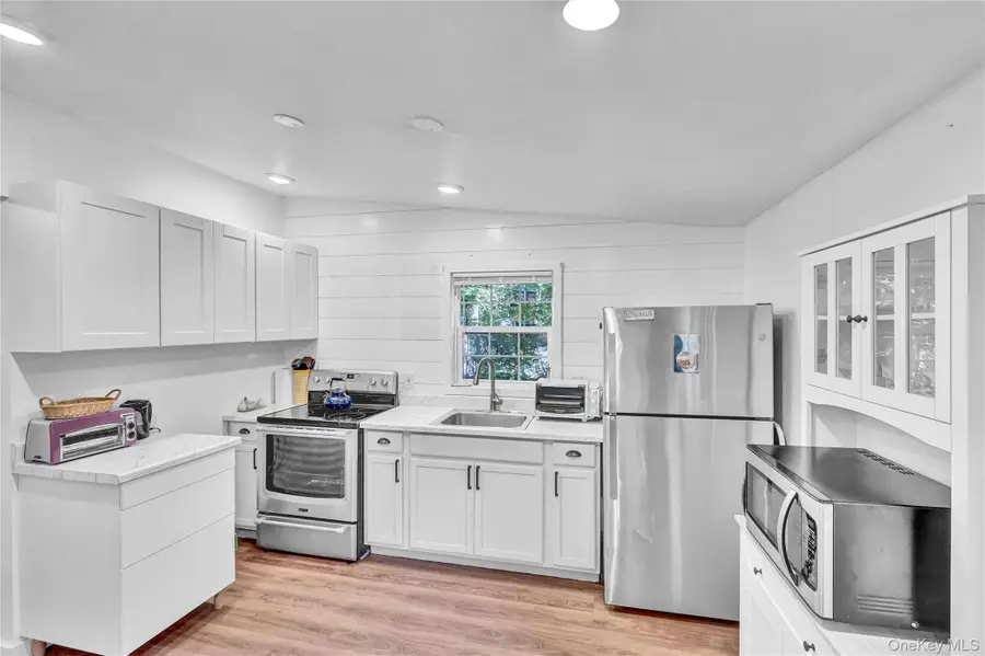 28 Hillcrest Drive, Baiting Hollow, NY 11933 - #3