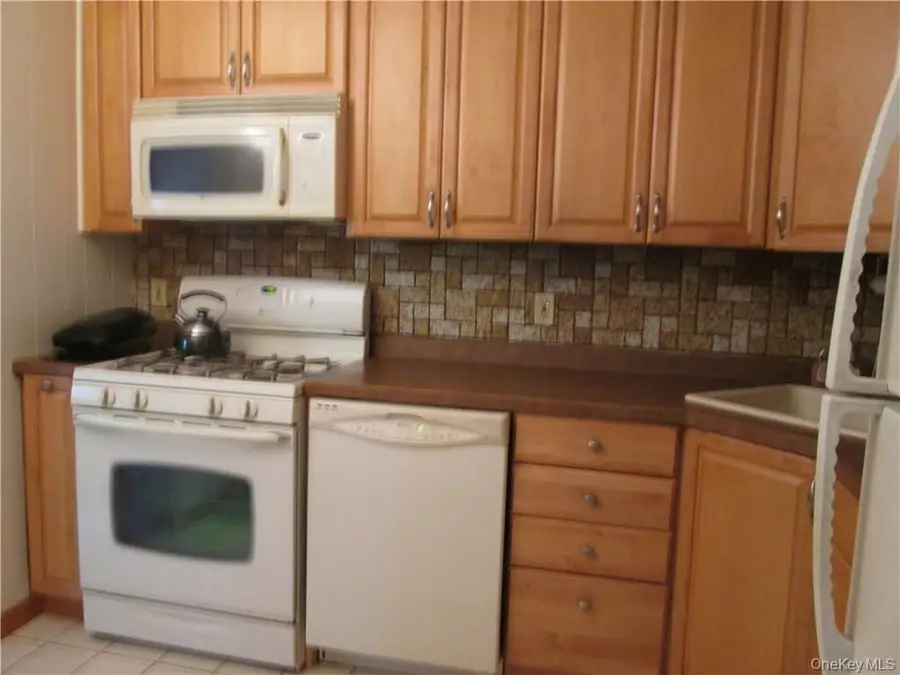 53 Doxbury Lane, Suffern, NY 10901 - Image #3