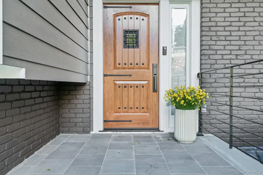 33 Scudders Lane, Glen Head, NY 11545 - Image #3