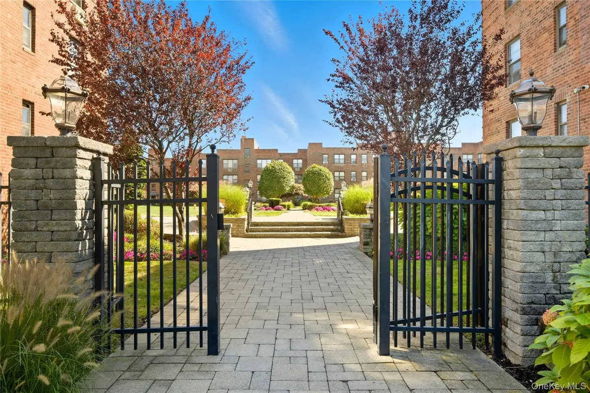 1 Jefferson Avenue #D2, Rockville Centre, NY 11570 - Image #1