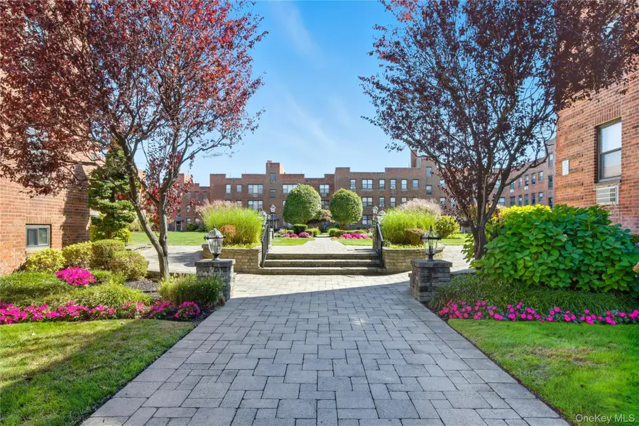 1 Jefferson Avenue #D2, Rockville Centre, NY 11570 - Image #2