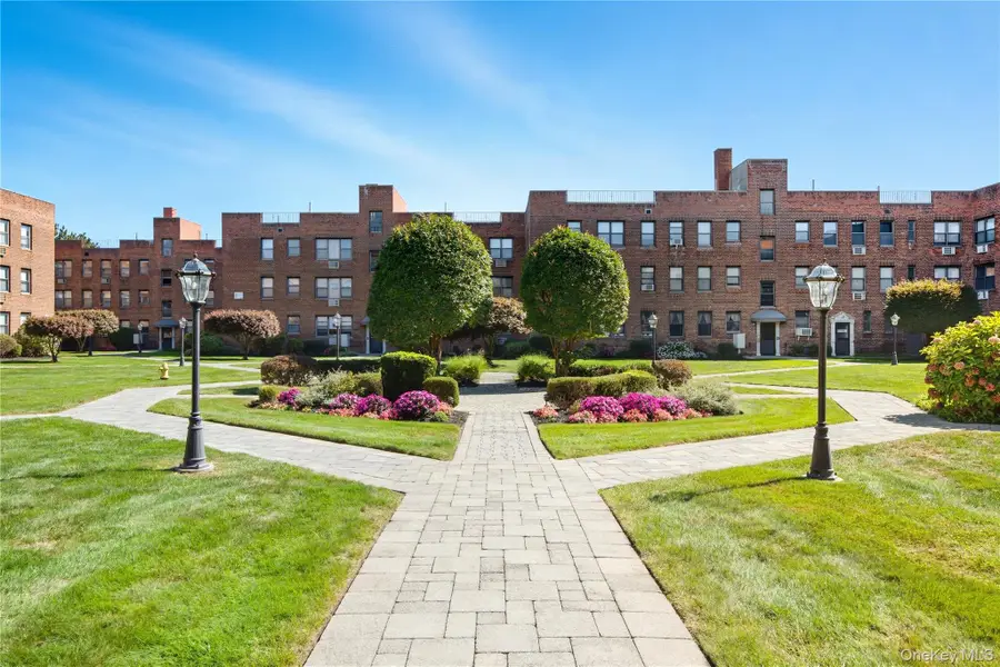 1 Jefferson Avenue #D2, Rockville Centre, NY 11570 - Image #3