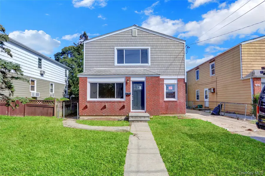 318 Vincent Avenue, Lynbrook, NY 11563 - Image #2