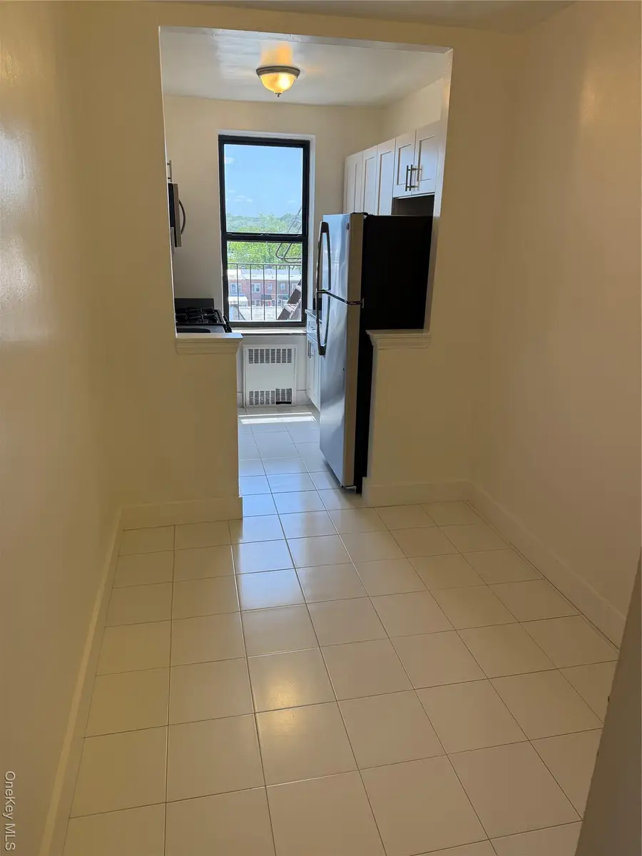 71-11 Yellowstone Boulevard #7R, Forest Hills, NY 11375 - Image #2