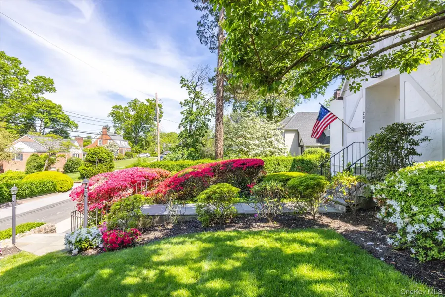 209 Pondfield Road W, Bronxville, NY 10708 - Image #3