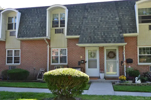 18 Glen Hollow Drive #F13, Holtsville, NY 11742