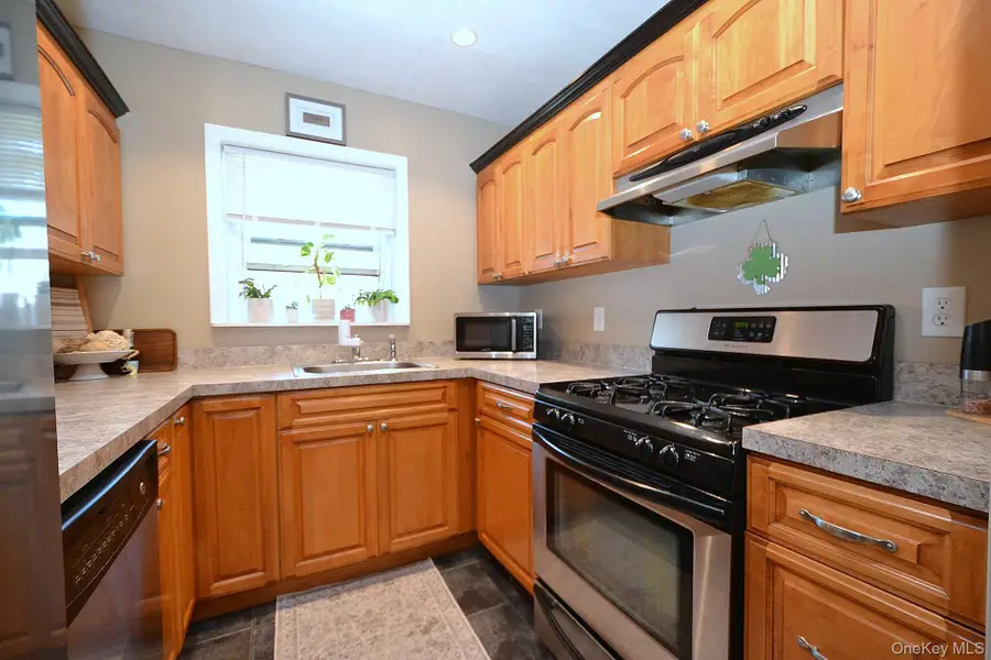 18 Glen Hollow Drive #F13, Holtsville, NY 11742 - Image #3