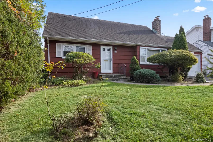 11 Glenwood Road, Glen Head, NY 11545 - Image #2