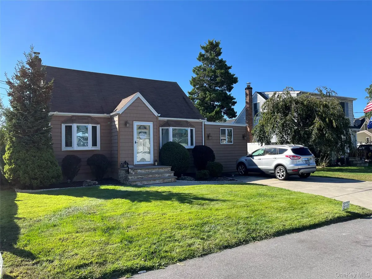 404 Kensington Court, Copiague, NY 11726 - #1