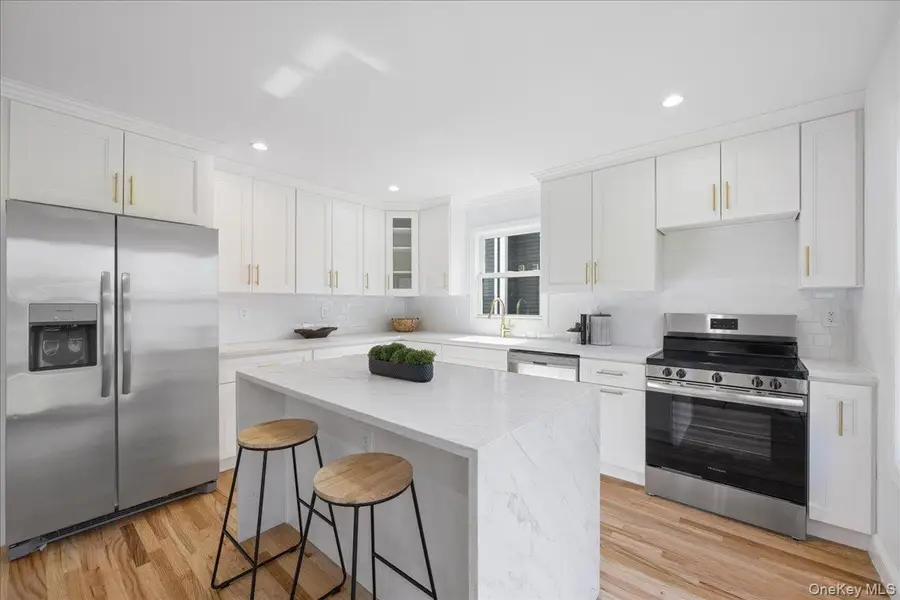 93 Thurton Place, Yonkers, NY 10704 - Image #2