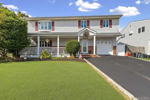 769 Bay Place, Lindenhurst, NY 11757