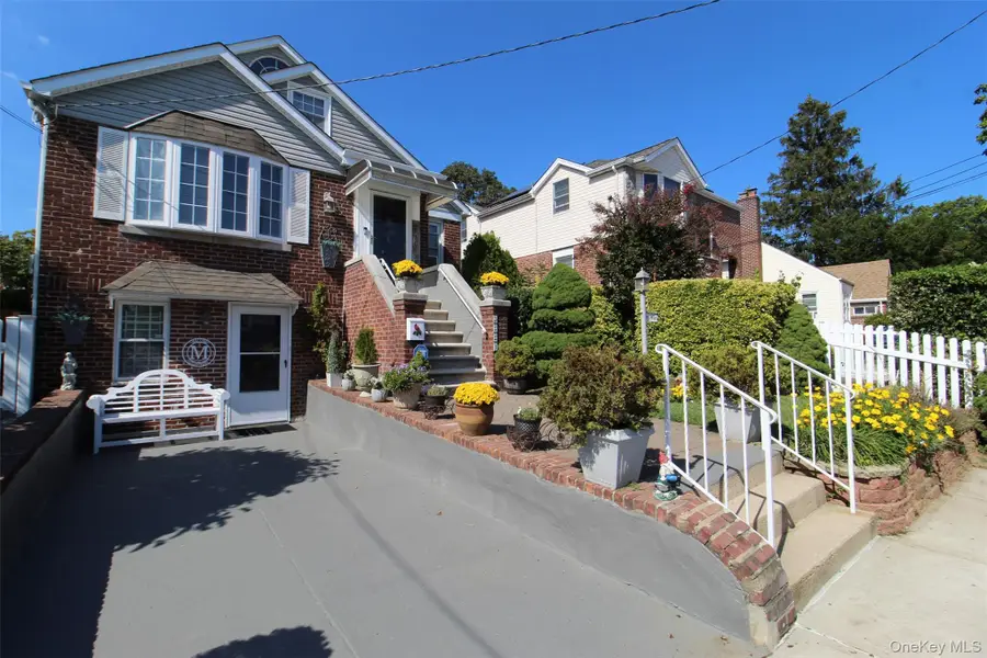 3221 Giegerich Place, Bronx, NY 10465 - Image #2