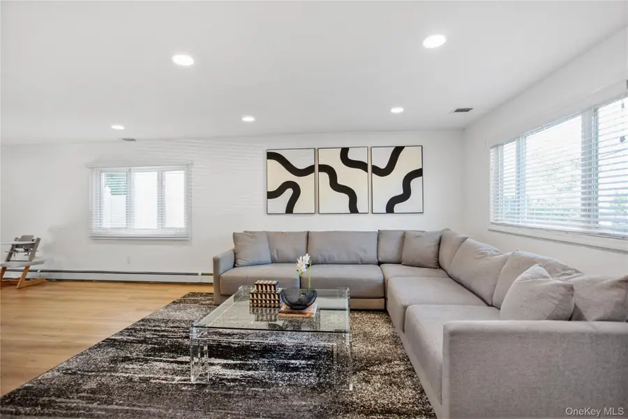 110 Hampton Way, Merrick, NY 11566 - Image #2