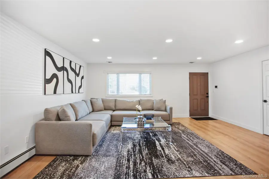 110 Hampton Way, Merrick, NY 11566 - Image #3