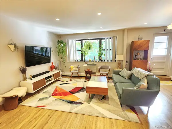 25 Park Place #3R, Great Neck Plaza, NY 11021