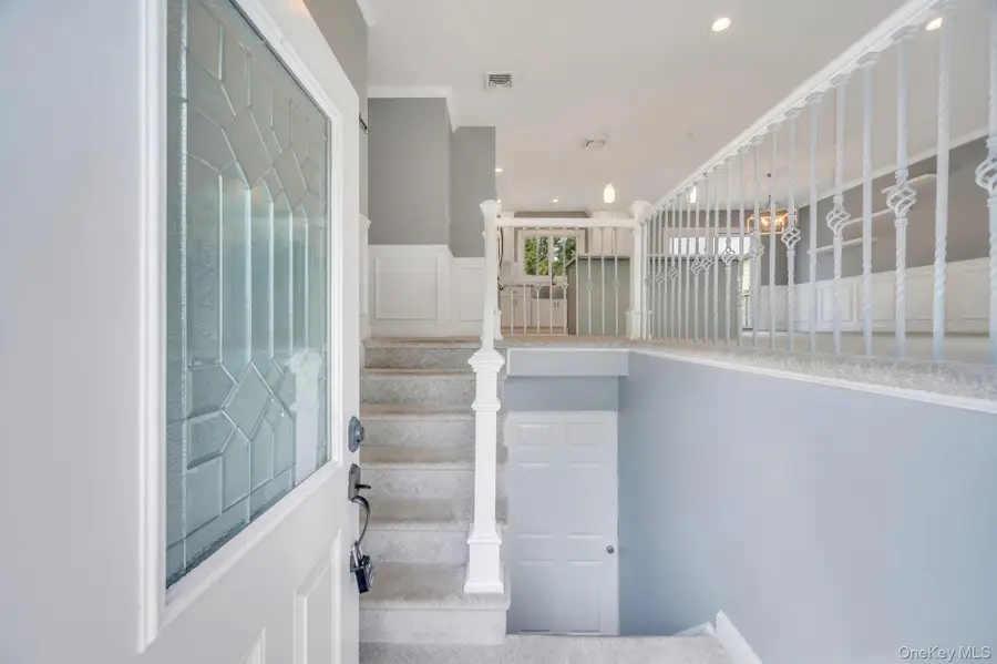 10 Evelyn Drive, Bethpage, NY 11714 - Image #2