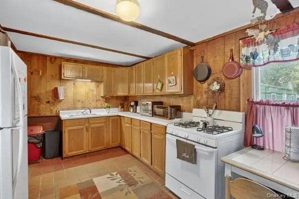 33 Thompson Street, Red Hook, NY 12571 - Image #3