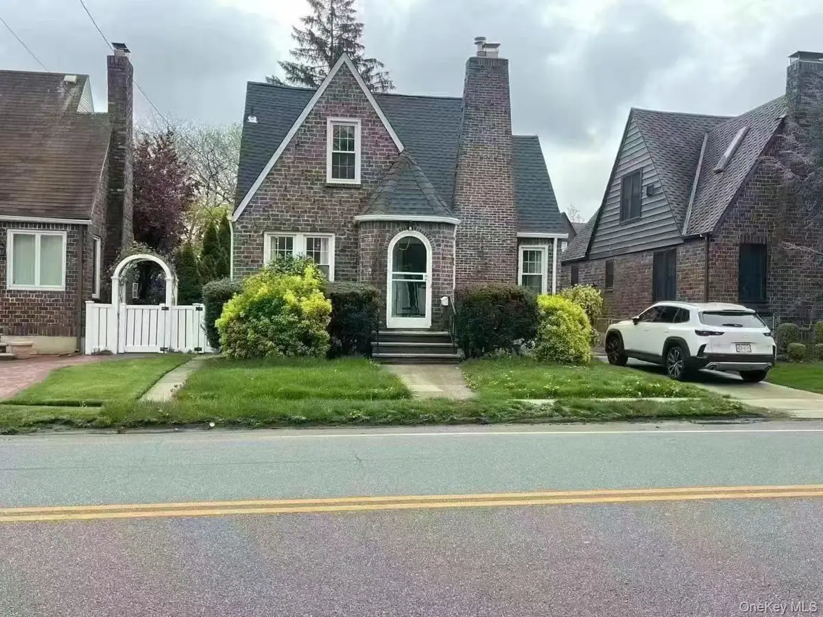 345 Plainfield Avenue, Floral Park, NY 11001 - Image #1